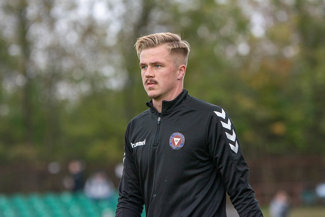 冷静著称的 冷静著称的